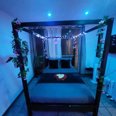 Paris 2 - With Jacuzzi